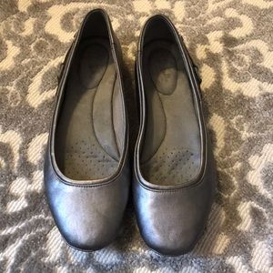 Size 10 flats. Lifestride ballet flats